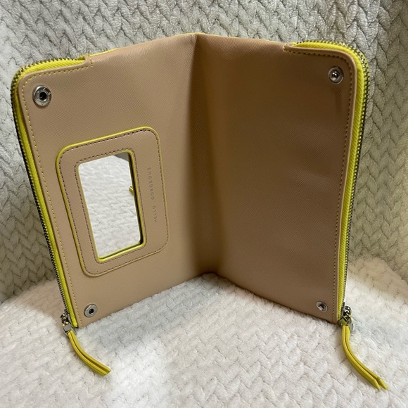 Beautiful Stella & Dot Bright Yellow Clutch, Mirror, Perforated. Hello Gorgeous - Picture 4 of 5